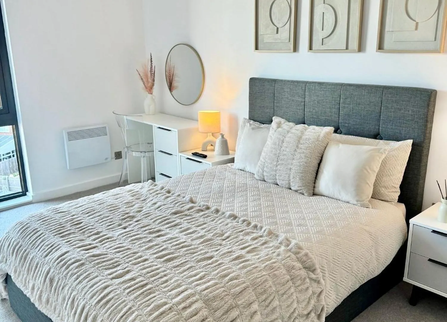Stay@55 -Secure Underground Parking York Apartment